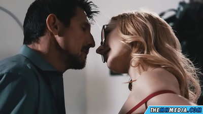 Romantyczny seks z zdzirowatą blondynką